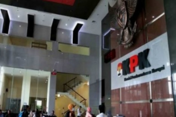 Jakarta, Obor Rakyat – Komisi Pemberantasan Korupsi (KPK) memeriksa Ketua Umum Pemuda Pancasila, Japto Soerjosoemarno, sebagai saksi dalam kasus dugaan gratifikasi per metrik ton produksi batu bara di Kabupaten Kutai Kartanegara, Kalimantan Timur, Selasa (10/3/2026).