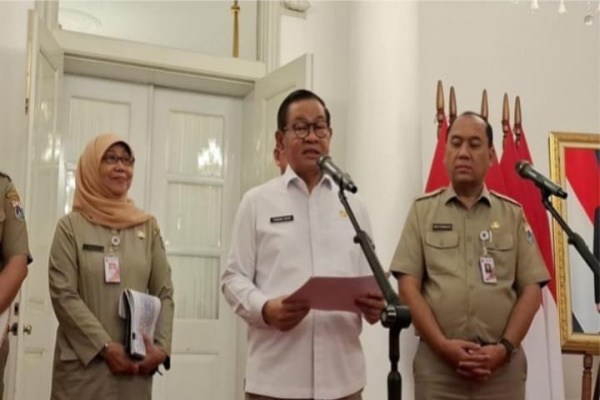 Jakarta, Obor Rakyat - Pemerintah Provinsi (Pemprov) DKI Jakarta menyatakan siap mengikuti arahan pemerintah pusat untuk menghentikan praktik open dumping atau pembuangan sampah terbuka di TPST Bantargebang.