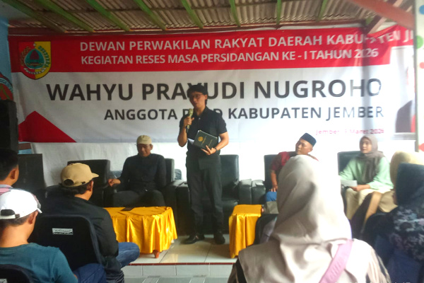 Jember, Obor Rakyat – Anggota DPRD Kabupaten Jember dari Wahyu Prayudi Nugroho melaksanakan kegiatan masa persidangan I tahun 2026 dengan menggelar reses di Dusun Curah Arum, Desa Kaliwining, Kecamatan Rambi, Kabupaten Jember, Senin (9/3/2026).