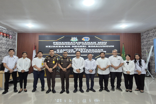 Simalungun, Obor Rakyat – Kejaksaan Negeri (Kejari) Simalungun bersama Kantor Pertanahan (BPN) Kabupaten Simalungun resmi menandatangani perpanjangan Nota Kesepahaman (MoU) terkait kerja sama di bidang perdata dan tata usaha negara.