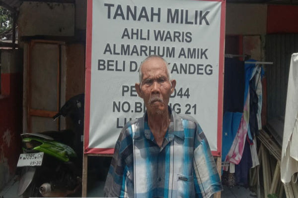 Surabaya, Obor Rakyat – Seorang warga RT 07/RW 01, Kelurahan Sumur Welut, Kecamatan Lakarsantri, Surabaya, mengeluhkan lambannya proses pengurusan dokumen tanah berupa Petok D yang hingga kini belum juga tuntas meski telah berjalan hampir satu tahun.