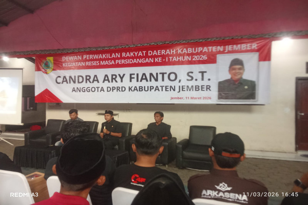 Jember, Obor Rakyat – Anggota DPRD Kabupaten Jember, Candra Ary Fianto, memanfaatkan kegiatan reses untuk membahas berbagai isu strategis mulai dari dinamika geopolitik global hingga pengawasan pelaksanaan Program Makan Bergizi Gratis (MBG).