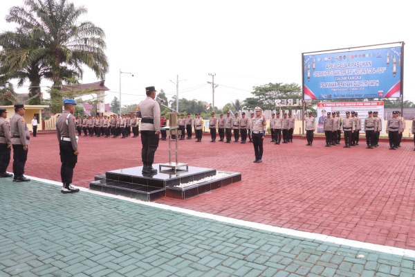 Simalungun, Obor Rakyat – Menjelang: perayaan Hari Raya Idul Fitri, Kapolres Simalungun AKBP Marganda Aritonang memberikan parcel Lebaran kepada seluruh personel sebagai bentuk apresiasi atas dedikasi mereka dalam menjalankan tugas.