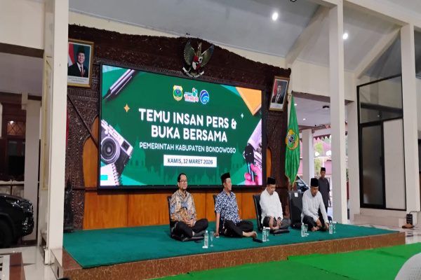 Bondowoso, Obor Rakyat – Bupati Bondowoso, Abdul Hamid Wahid, mengajak insan pers untuk terus memperkuat penyampaian informasi yang objektif dan bertanggung jawab di tengah derasnya arus informasi di media sosial (medsos).