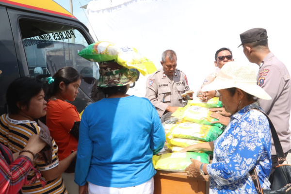 Simalungun, Obor Rakyat – Di tengah harga kebutuhan pokok yang masih tinggi, Polres Simalungun menggelar bazar pasar murah untuk membantu masyarakat mendapatkan bahan pangan dengan harga terjangkau menjelang Ramadan.