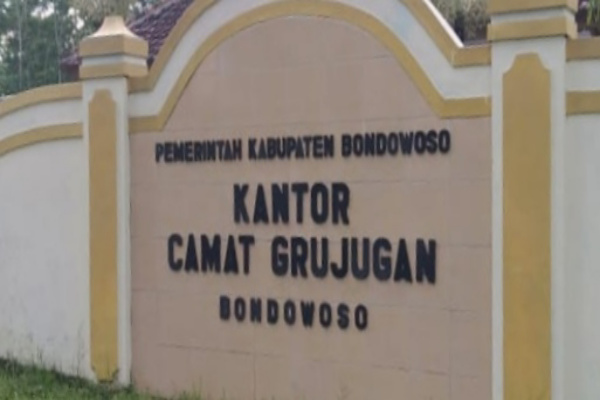 Bondowoso, Obor Rakyat – Dua oknum Aparatur Sipil Negara (ASN) di wilayah Kecamatan Grujugan, Kabupaten Bondowoso, dilaporkan tidak masuk kerja dalam waktu cukup lama. Keduanya diduga tersandung persoalan berbeda dan kini menjadi sorotan publik.