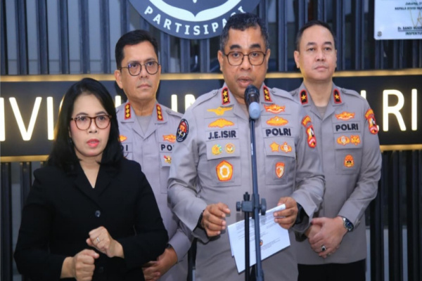 Jakarta, Obor Rakyat – Kepolisian Negara Republik Indonesia (Polri) tengah melakukan penyelidikan terkait dugaan tindak pidana penganiayaan berat berupa penyiraman air keras terhadap seorang aktivis berinisial AY yang diketahui sebagai Wakil Koordinator Komisi untuk Orang Hilang dan Korban Tindak Kekerasan (Kontras).