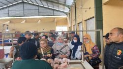 Polres Bondowoso Pantau Harga Bahan Pokok di Pasar Kota Kulon Jelang Idul Fitri