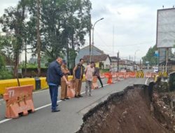 Jembatan Sentong Ambrol, Warga Bondowoso Terjebak Jalur Rusak: Pemprov Jawa Timur Diminta Bertanggung Jawab