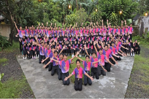 Jember, Obor Rakyat – Atlet Jember Marching Band (JMB) menggelar kegiatan buka puasa bersama di rumah makan Sego Sambel, Kecamatan Patrang, Kabupaten Jember, Sabtu (14/3/2026).