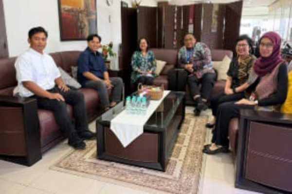 Situbondo, Obor Rakyat – Bandar Rokok Nusantara Global Grup (BARONG GRUP) melakukan konsultasi resmi dengan Kedutaan Besar Republik Indonesia di Kuala Lumpur terkait rencana akuisisi pabrik rokok di Malaysia.