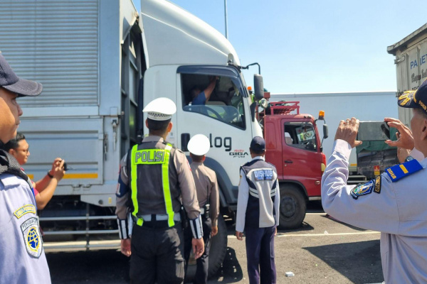 Banyuwangi, Obor Rakyat – Satuan Lalu Lintas Polresta Banyuwangi melakukan berbagai langkah strategis guna menjaga keamanan, keselamatan, ketertiban, dan kelancaran lalu lintas (Kamseltibcarlantas) selama pelaksanaan Operasi Ketupat Semeru 2026.