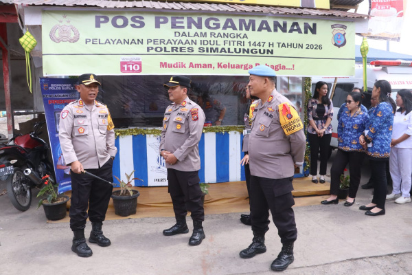 Simalungun, Obor Rakyat – Memasuki hari kelima pelaksanaan Operasi Ketupat Toba 2026, Kapolres Simalungun AKBP Marganda Aritonang turun langsung ke lapangan untuk memastikan kesiapan pengamanan menjelang Hari Raya Idul Fitri 1447 H.