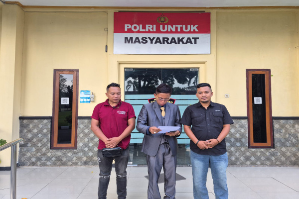 Bondowoso, Obor Rakyat – Kesabaran ada batasnya. PT Lensa Nusantara Multimedia akhirnya memilih jalur hukum setelah diduga menjadi sasaran pencemaran nama baik melalui media sosial yang dinilai tidak berdasar dan merusak reputasi.