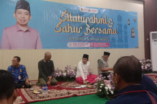 Jember, Obor Rakyat – Bupati Jember, Muhammad Fawait, menggelar sahur bersama awak media se-Kabupaten Jember pada malam ke-28 Ramadhan.