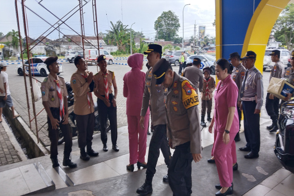 Jember, Obor Rakyat – Menjelang perayaan Idul Fitri dan Hari Raya Nyepi 2026, Kapolres Jember AKBP Bobby A Condroputra turun langsung memastikan kesiapan pengamanan di sejumlah titik strategis, Rabu (18/3/2026).