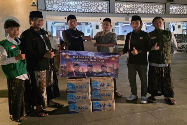 Jakarta, Obor Rakyat — Dewan Pimpinan Pusat Ikatan Keluarga Madura (DPP IKAMA) resmi menutup rangkaian Ziarah Wali Songo dan aksi sosial 2026 dengan menggelar ziarah di makam Syaikhona Kholil di Bangkalan, Madura.