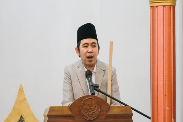 Jember, Obor Rakyat – Pemerintah Kabupaten (Pemkab) Jember mengambil langkah strategis untuk memastikan kesiapan ekonomi masyarakat menjelang Hari Raya Idul Fitri 2026. Fokus utama kebijakan ini adalah percepatan pencairan berbagai hak keuangan bagi tenaga kerja pemerintah hingga tingkat desa.