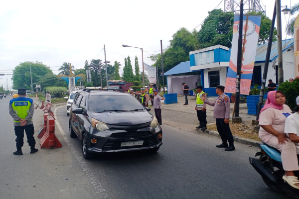 Deliserdang, Obor Rakyat – Dalam rangka mendukung kelancaran arus kendaraan selama periode mudik Lebaran, Polresta Deli Serdang mengoptimalkan kegiatan pengaturan lalu lintas melalui Operasi Ketupat Toba 2026, Senin (23/3/2026).