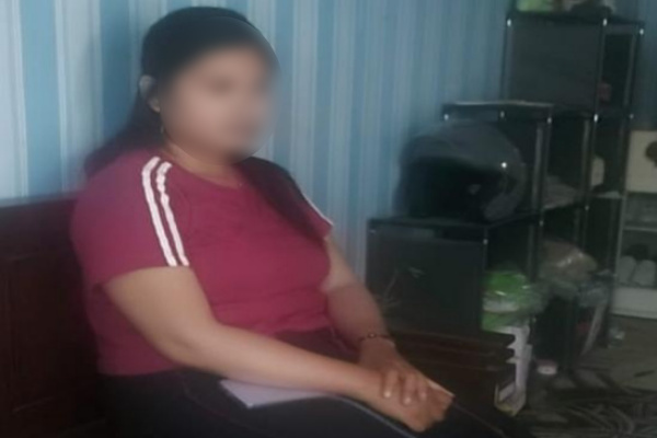 Bondowoso, Obor Rakyat — Sosok yang selama ini dikenal licin dan sulit dijerat hukum, akhirnya tak lagi bisa menghindar. Seorang wanita berinisial SU, yang diduga telah bertahun-tahun menjalankan aksi penipuan terhadap warga, berhasil ditangkap oleh tim Resmob Polres Bondowoso.