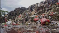 Sampah Menggunung di Pasar Induk Kramat Jati, Perumda Pasar Jaya Percepat Penanganan