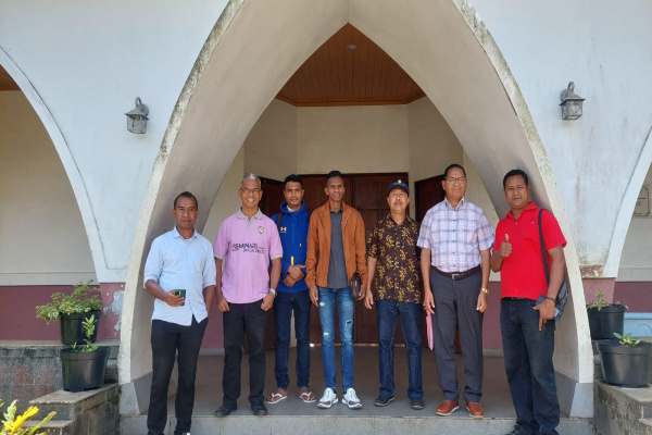 Ngada, Obor Rakyat – Kunjungan Wakil Ketua Umum (Waketum) Tani Merdeka Indonesia, Wilfridus Yons Ebit ke Seminari St. Yohanes Berkhmans Todabelu, Mataloko menjadi momen penuh makna dan emosional.