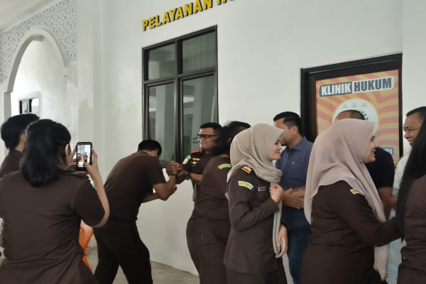 Simalungun, Obor Rakyat - Keluarga besar Kejaksaan Negeri (Kejari) Simalungun menggelar Halal Bihalal pasca Idul Fitri 1447 H pada Selasa (31/3/2026) di Aula Kantor Kejari Simalungun.
