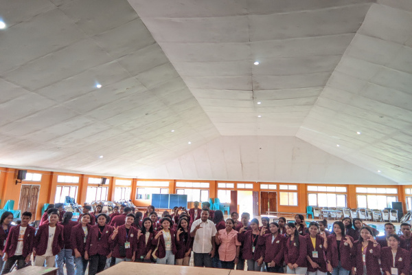 Manggarai Timur, Obor Rakyat – Perhimpunan Mahasiswa Manggarai Raya (PRIMMARAYA) sukses menyelenggarakan kegiatan kerohanian dan sosial di Stasi Santo Arnoldus Janssen Paundoa, Paroki Kabar Gembira Wae Rana, Kabupaten Manggarai Timur, Rabu (1/4/2026).