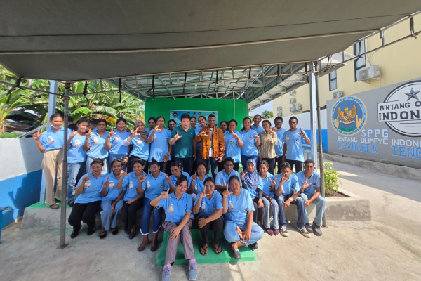 Maumere, Obor Rakyat – Komitmen membangun kemandirian ekonomi berbasis masyarakat kembali ditegaskan oleh Wilfridus Yons Ebit saat meresmikan Dapur SPPG Lewoleba Tengah pada 26 Maret 2026.