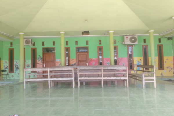 Situbondo, Obor Rakyat – Pelayanan publik di Kantor Desa Kayu Putih, Kecamatan Panji, Kabupaten Situbondo, Jawa Timur, dilaporkan lumpuh total sejak 9 Maret 2026. Kondisi ini terjadi akibat belum cairnya penghasilan tetap (Siltap) perangkat desa selama empat bulan terakhir.