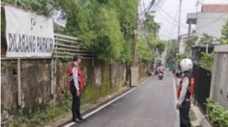Parkir Liar di Jalan Damai Kalisari Dibubarkan, Empilik Pindahkan Empat Kendaraan Sebelum Penertiban