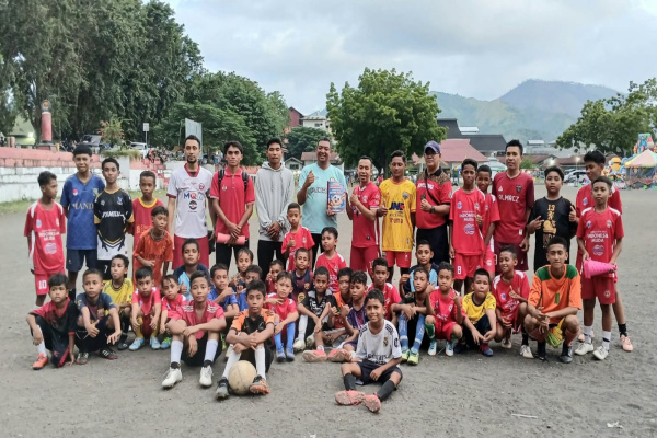 Ngada, Obor Rakyat – Program Studi Pendidikan Jasmani, Kesehatan, dan Rekreasi (PJKR) kembali mencatatkan langkah progresif dalam dunia pendidikan olahraga melalui pelaksanaan program magang keolahragaan tahun 2026. Sebanyak 65 mahasiswa semester 6 resmi diterjunkan ke berbagai lokasi mitra sebagai bagian dari implementasi kebijakan Merdeka Belajar Kampus Merdeka (MBKM).