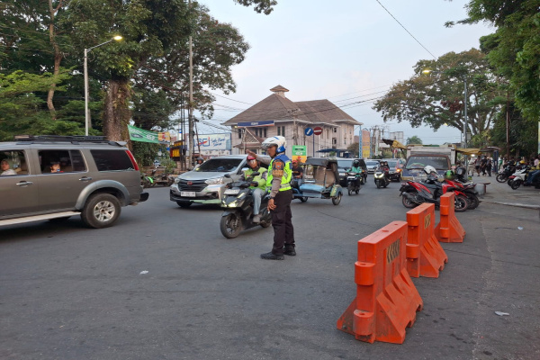 Pematangsiantar, Obor Rakyat – Dalam upaya menciptakan lalu lintas yang aman, tertib, dan lancar, Satuan Lalu Lintas (Sat Lantas) Polres Pematangsiantar melalui Kanit Turjagwali, Ipda Horas Tambunan melaksanakan patroli pengaturan lalu lintas di sejumlah titik rawan kemacetan, Kamis (9/4/2026).