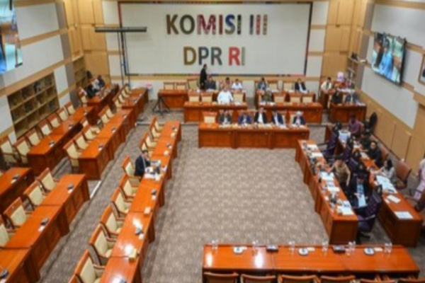 Jakarta, Obor Rakyat – Anggota Komisi III DPR RI, Soedeson Tandra, menyampaikan sejumlah catatan kritis terhadap Rancangan Undang-Undang (RUU) Perampasan Aset yang saat ini masih dalam tahap pembahasan.