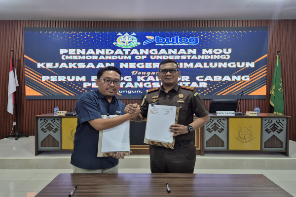 Simalungun, Obor Rakyat — Kejaksaan Negeri Simalungun (Kejari) resmi menjalin kerja sama strategis dengan Perum BULOG Kantor Cabang Pematangsiantar melalui penandatanganan Nota Kesepakatan (MoU) terkait Penanganan Masalah Hukum Bidang Perdata dan Tata Usaha Negara (Datun).
