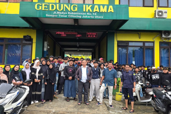 Jakarta, Obor Rakyat – Kepulangan tokoh yang dikenal sebagai “Sultan Madura”, H. Her, ke tanah kelahirannya pada Minggu (12/4/2026) disambut meriah oleh masyarakat.