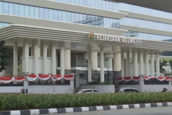 Jakarta, Obor Rakyat – ST Burhanuddin kembali melakukan rotasi dan mutasi besar-besaran di lingkungan Kejaksaan Republik Indonesia. Sebanyak 114 pejabat terdampak dalam kebijakan ini, termasuk 65 Kepala Kejaksaan Negeri (Kajari) yang mengalami pergantian jabatan.