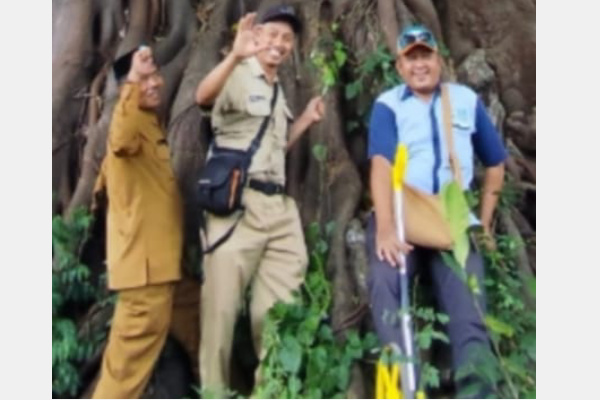 Bondowoso, Obor Rakyat — Proses audit Dana Desa Suling Wetan, Kecamatan Cermee, Kabupaten Bondowoso, untuk Tahun Anggaran 2025 menjadi sorotan publik setelah beredarnya foto kebersamaan antara pihak yang diaudit dan tim auditor, Kamis (16/4/2026).