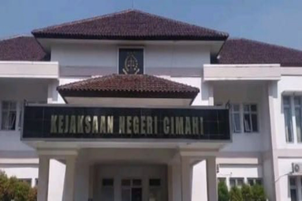 Bandung, Obor Rakyat — Kinerja Kejaksaan Negeri (Kejari) Kota Cimahi tengah menjadi sorotan publik menyusul munculnya dugaan praktik monopoli proyek dan gratifikasi yang disebut melibatkan oknum pengusaha serta pejabat daerah.