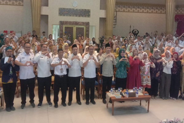 Jember, Obor Rakyat – Bupati Jember, Muhammad Fawait, menggelar talkshow bertema “Sekolah Berdaya Mencegah Pernikahan Dini” di Pendopo Wahyawibawagraha, Rabu (15/4/2026), dalam rangka memperingati Hari Kartini.