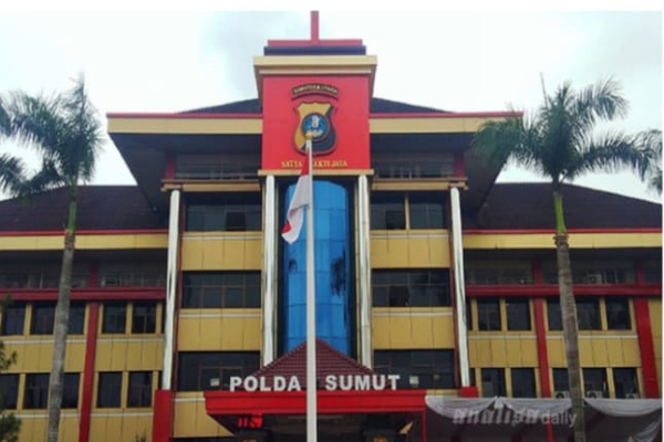 Tebing Tinggi, Obor Rakyat – Direktorat Reserse Kriminal Khusus (Ditreskrimsus) Polda Sumatera Utara melakukan penggeledahan di Kantor Dinas Komunikasi dan Informatika (Diskominfo) Kota Tebing Tinggi, Kamis (16/4/2026) malam.