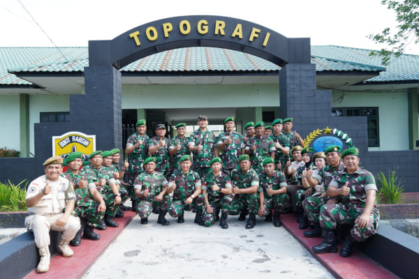Medan, Obor Rakyat – Panglima Komando Daerah Militer I/Bukit Barisan (Pangdam I/BB) Mayjen TNI Hendy Antariksa melaksanakan kunjungan kerja ke Jasdam I/Bukit Barisan dan Topdam I/Bukit Barisan di Helvetia Tengah, Kamis (16/4/2026).