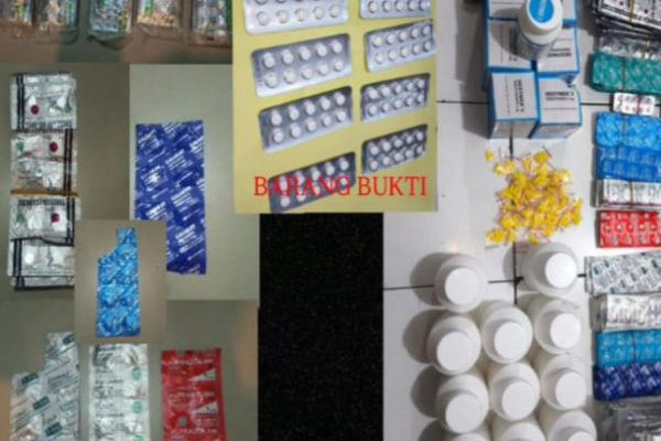 Jakarta, Obor Rakyat - Peredaran obat keras tanpa resep dokter kembali menjadi ancaman serius di Jakarta.Kali ini, aparat kepolisian berhasil membongkar jaringan distribusi obat ilegal di kawasan Sawah Besar yang diduga menyasar masyarakat luas, termasuk kalangan muda.