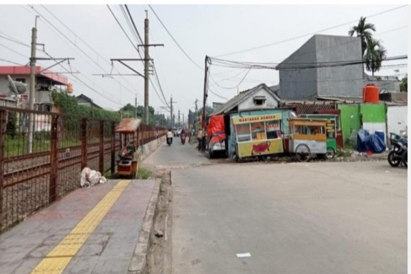 Jakarta, Obor Rakyat – Proyek pembangunan jalan tembus di kawasan Pasar Minggu kembali menjadi sorotan publik.Hingga kini, proyek strategis yang diharapkan mampu mengurai kemacetan tersebut belum menunjukkan perkembangan signifikan meski telah dimulai sejak beberapa tahun lalu.