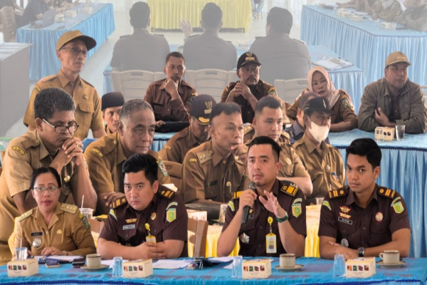 Simalungun, Obor Rakyat – Dalam upaya memperkuat tata kelola keuangan negara hingga ke tingkat desa, Kejaksaan Negeri (Kejari) Simalungun melalui Bidang Perdata dan Tata Usaha Negara (Datun) resmi memulai program pendampingan hukum pengelolaan anggaran dana desa di Kecamatan Sidamanik.