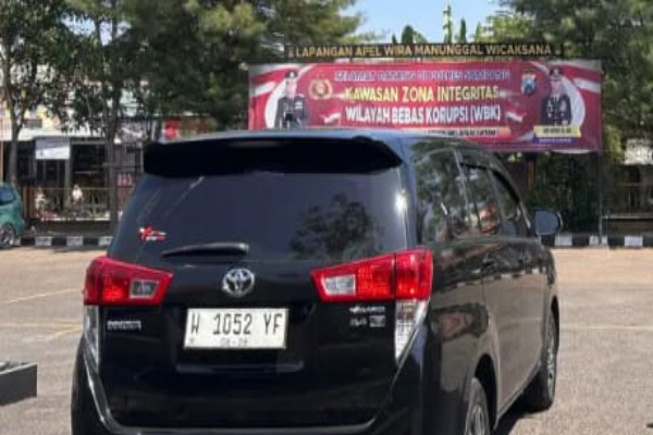 Sampang Obor Rakyat – Tim penyidik Komisi Pemberantasan Korupsi (KPK) mendatangi Polres Sampang, Senin (20/4/2026), dalam rangka melakukan pemeriksaan terkait dugaan tindak pidana korupsi dana hibah kelompok masyarakat (Pokmas) di Jawa Timur.