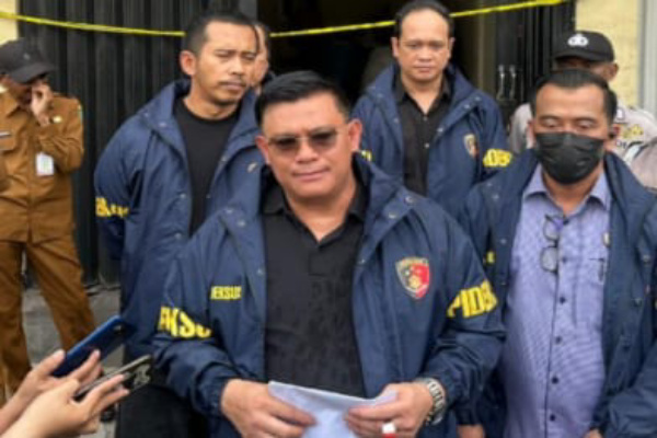 Sidoarjo, Obor Rakyat — Praktik impor ilegal ponsel kembali terkuak. Kali ini, aparat dari Direktorat Tindak Pidana Ekonomi Khusus (Dittipideksus) Bareskrim Polri membongkar sebuah titik penting dalam rantai distribusi: gudang transit di kawasan Gedangan, Sidoarjo.