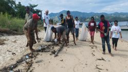 Aksi Bersih Pantai di Pulau Rutong, Komitmen Jaga Keindahan 17 Pulau Riung