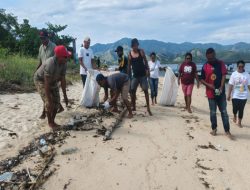 Aksi Bersih Pantai di Pulau Rutong, Komitmen Jaga Keindahan 17 Pulau Riung