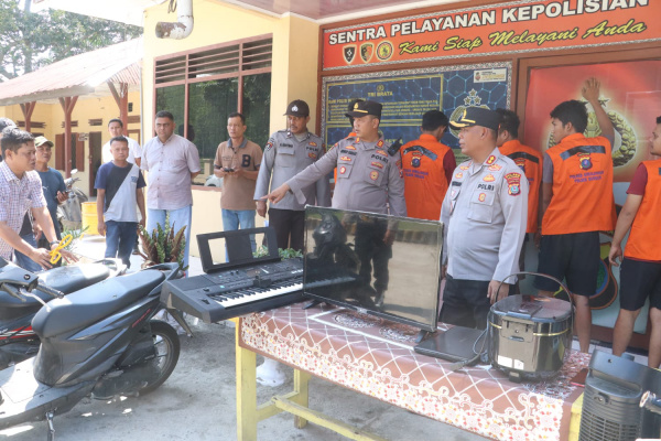 Simalungun, Obor Rakyat — Kepolisian Sektor (Polsek) Gunung Malela kembali menunjukkan komitmennya dalam menjaga keamanan wilayah dengan mengungkap jaringan kriminal “serbabisa” yang terlibat dalam berbagai tindak kejahatan, mulai dari pencurian kendaraan bermotor (curanmor), pembongkaran rumah, hingga pencurian lainnya.